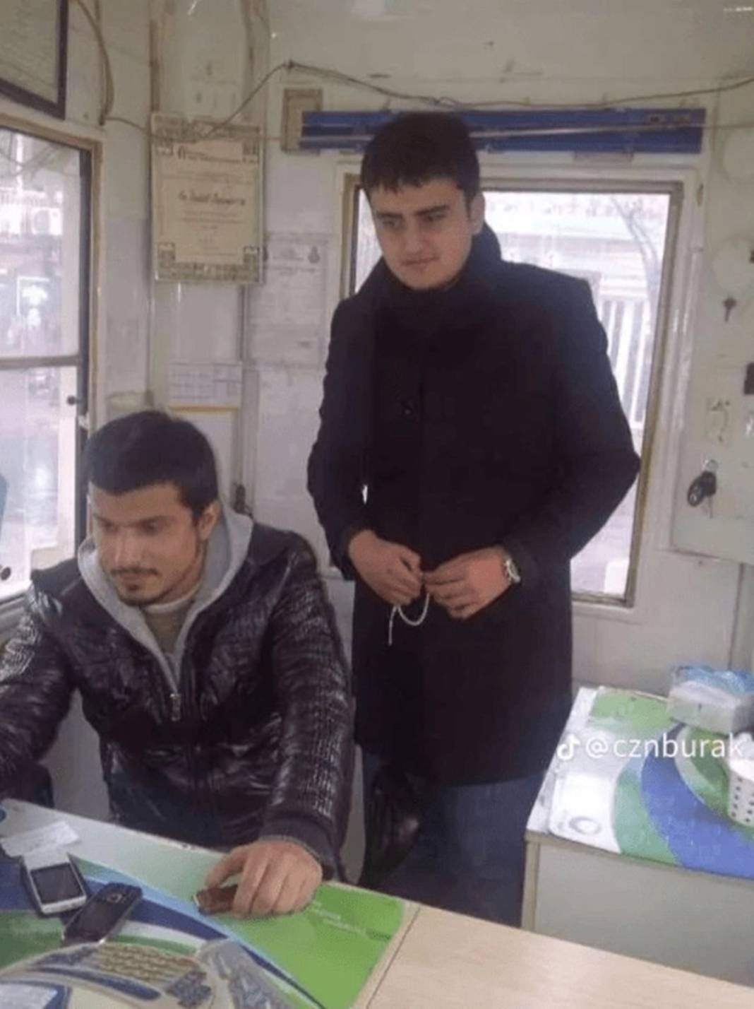 Görenler tanımakta zorlandı, CZN Burak'ın değişimi takipçilerini şoke etti! 10